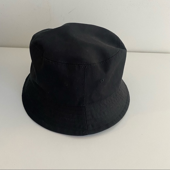 Authentic Burberry bucket hat - Picture 2 of 3